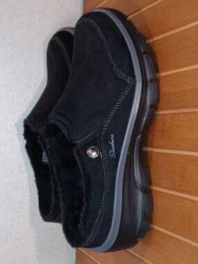 Skechers Women's 8 Black Suede Clog Relaxed Fit Easy Going Latte 2 Slip On NWOB